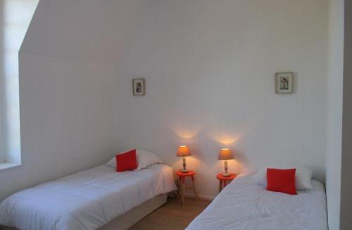 Trevol House | Gîte rénové au Château d'Avrilly, 3 chambres, animaux acceptés, wifi à Trévol - FR-1-489-73