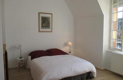 Trevol House | Gîte rénové au Château d'Avrilly, 3 chambres, animaux acceptés, wifi à Trévol - FR-1-489-73