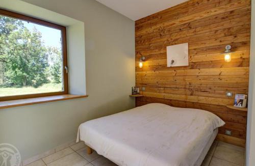 Croizet-sur-Gand House | Gîte spacieux avec piscine privée, animaux acceptés - FR-1-496-25