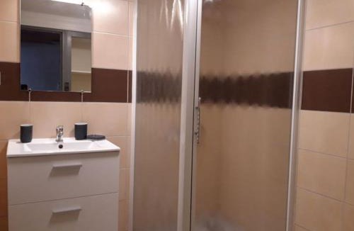 Vendoire Other | Gîte spacieux avec terrasse pour 6 personnes - API-1-52-1112