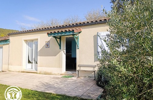 Creysse House | Gîtes de France® - La Roseraie