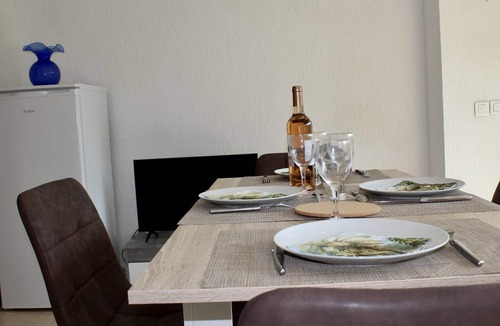 Villeneuve Loubet Beach Apartment | Garden-Level 2-Room Apartment, 100m from Beach, A/C, Terrace, Free Parking