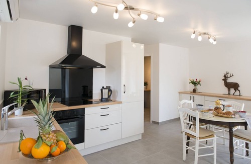 Fumel House | Gîte de charme* with JACUZZI, CLIM, Wifi, BICYCLES, 5 people, all inclusive