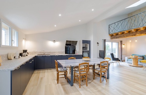 Les Salles-De-Castillon House | Gîte de Lamour – Charm, Private Garden and Welcoming Stay in the Heart of Saint-Émilion