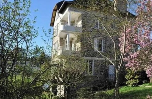 Uzerche Villa | Gîte de France A pearl of view 4 ears of corn - Gite de France 14 people