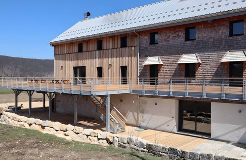Les Rousses House | Gîte De La Scie: vacation home with mountain views, private terrace, and Wi-Fi