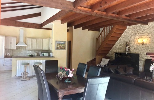 Saint-Christoly-de-Blaye House | Gîte in a green setting between Bordeaux and the sea