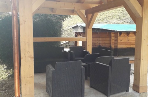 Hauteluce Apartment | Gite in a traditional farmhouse. Terrace with swimming pool. Pets allowed