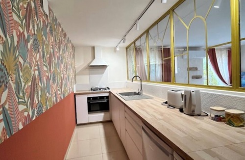Pernes-les-Fontaines Apartment | Gîte in Provence with private pool in 1000m2 grounds for family/friends