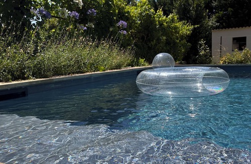 Pernes-les-Fontaines Apartment | Gîte in Provence with private pool in 1000m2 grounds for family/friends