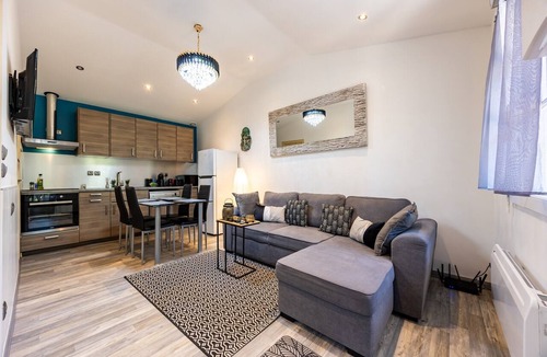 Lamothe-Montravel House | Gîte “Le Jardin d’Eau” with Private Terrace, Shared Garden and Wi-Fi