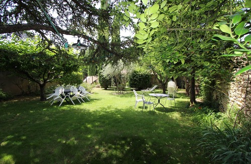Cabrieres-d'Avignon Apartment | Gite Le Petit Luberon classified 3* in magnificent property in village center
