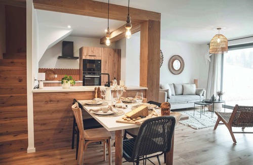 Premanon Apartment | Gite plain pied dans ancienne ferme en pierre - bain nordique et sauna