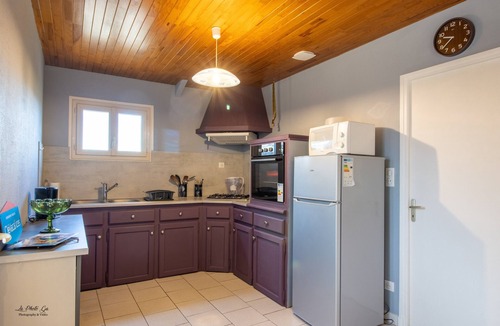 Aubas House | Gîte Prairie – Charm and Tranquility in Périgord Noir, Shared Pool, Terrace and Nature