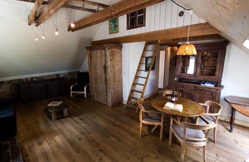 Hautefage House | Gite Q'uatre vallé du la Dordogne Hautefage two adults and two children
