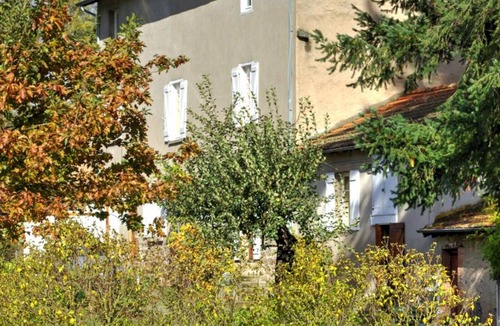 Saint-Symphorien-de-Lay Cottage | Gite Saint-Symphorien-de-Lay, 2 bedrooms, 4 persons