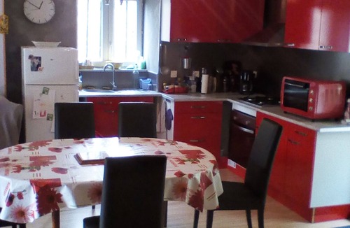 Jassat Cottage | GITE sleeps 5, accessible from the side of the house. Free WIFI
