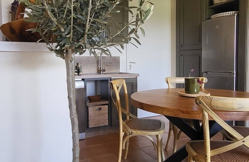Saumane-de-Vaucluse Apartment | Golf side, beautiful ground floor apartment with terraces in Golf - swimming pool - tennis.