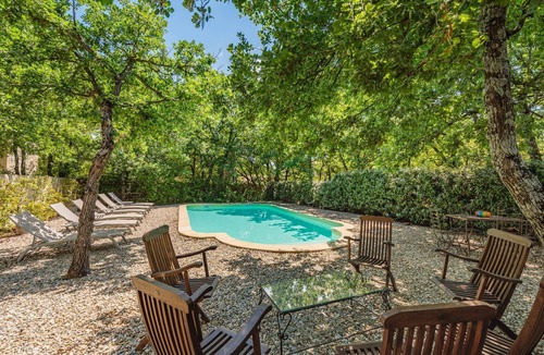 Gordes House | GORDES Private house and heated swimming pool on enclosed land planted with trees