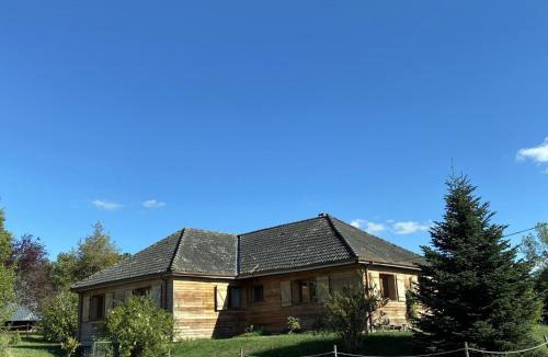 Le Vernet House | Grand chalet, parking, animaux admis - 11 pers. près de Vichy - FR-1-489-625