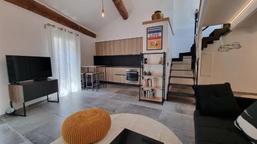 La Turbie Apartment | Grand loft design - Coeur du village médiéval - GO