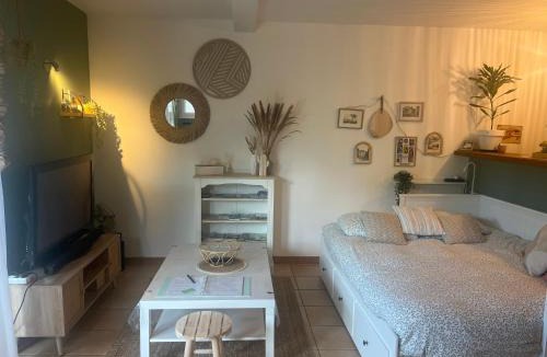 Digne-les-Bains Apartment | Grand studio en rez de jardin avec terrasse parking motos