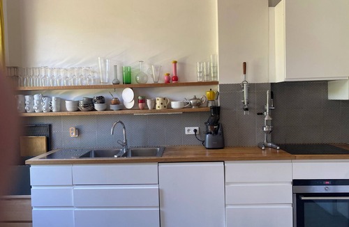 Saint-Charles House | Grande Maison, terrasse, bassin, quartier Arty, 20' plage à vélo, idéal famille.