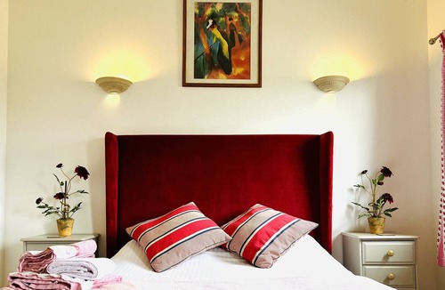 Saint-Pierre-le-Moutier Villa | Grange de Guiblain - Farmhouse villa w/ hot tub & patio