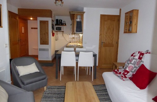 Pralognan-la-Vanoise Apartment | Ground floor 3-room near slopes, up to 6 people