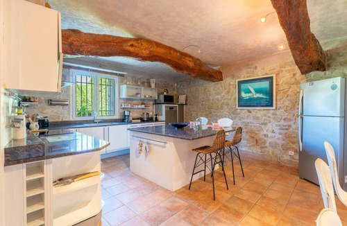 Caumont-sur-Durance House | Guest House 'Mas De Charme' with Private Pool, Private Garden and Wi-Fi