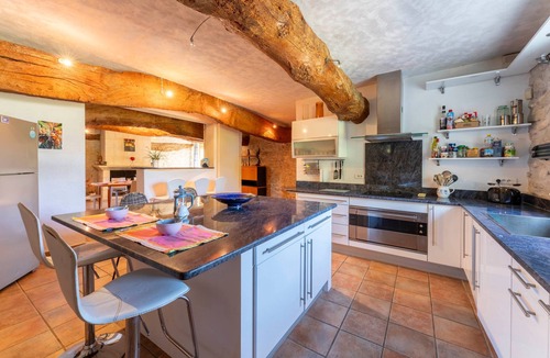 Caumont-sur-Durance House | Guest House 'Mas De Charme' with Private Pool, Private Garden and Wi-Fi