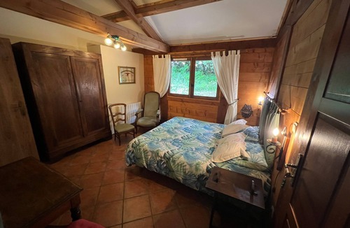 Saint-Vitte-sur-Briance Bed & Breakfast | Guest Room “Du Mas” with Private Terrace, Shared Garden, and Wi-Fi