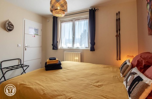 Seynod Bed & Breakfast | Guest Room 'Room 1 - Africa' with Mountain View, Shared Terrace, and Wi-Fi