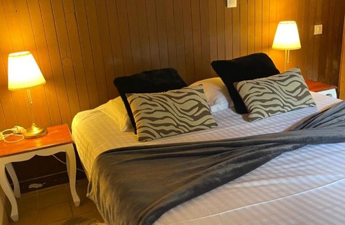 Semur-en-Auxois Hotel | Hôtel du Commerce