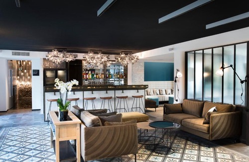 Quartier Saint-Ambroise Hotel | Hôtel Les Deux Girafes