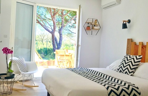Cassis Hotel | Hôtel Les Volets Rouges - Cassis