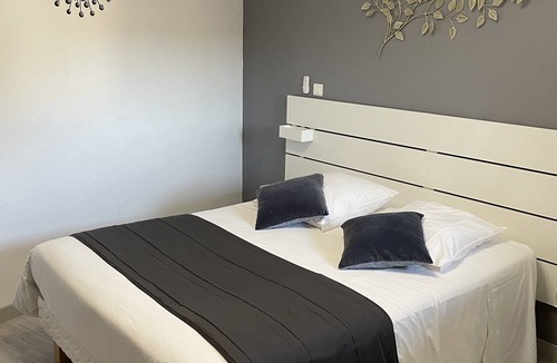 Pouillenay Hotel | Hôtel Macarena