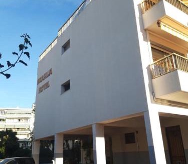 Cros-de-Cagnes Hotel | Hôtel Restaurant Brasilia