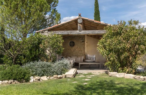 Cabrieres-d'Avignon Villa | Hameau du Domaine Marbault