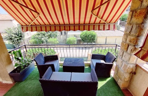 Cagnes-sur-Mer Apartment | Haut de villa - Magnificent renovated T4 with garden and BBQ - air-conditioned - sleeps 8