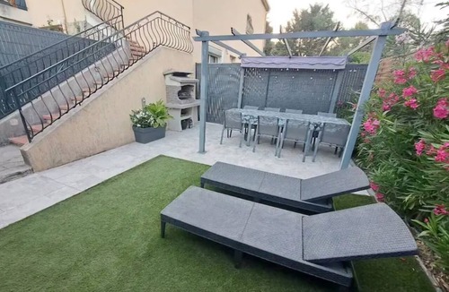 Cagnes-sur-Mer Apartment | Haut de villa - Magnificent renovated T4 with garden and BBQ - air-conditioned - sleeps 8