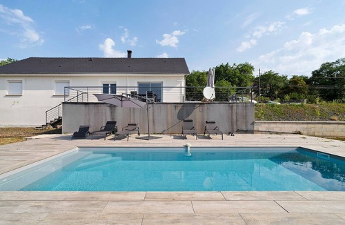 Saint-Cernin-de-Larche House | Holiday Home Alfaro with Private Pool