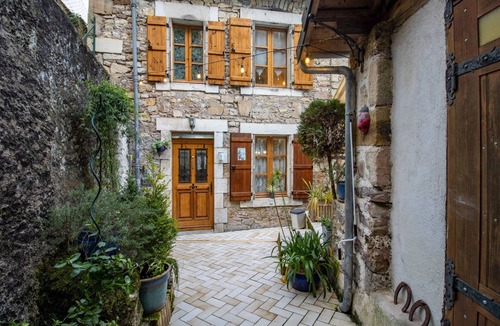 Terrasson-la-Villedieu House | Holiday Home 'Maison Dans Le Centre Historique' with Terrace and Wi-Fi