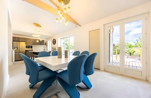 Carignan-de-Bordeaux House | Holiday Home 'Le Petit Peyvideau' with Private Pool, Private Terrace and Wi-Fi