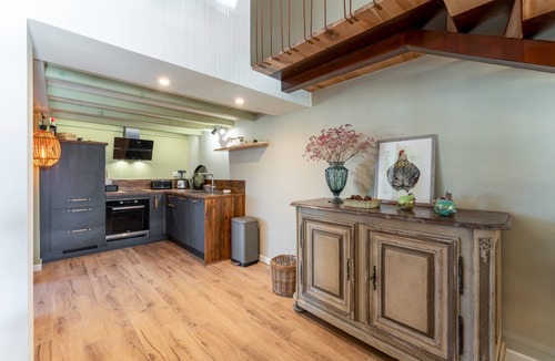Pernes-les-Fontaines House | Holiday Home "Le Loft d'Emma" with Shared Pool, Wi-Fi, and Air Conditioning