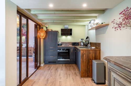 Pernes-les-Fontaines House | Holiday Home "Le Loft d'Emma" with Shared Pool, Wi-Fi, and Air Conditioning