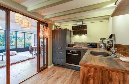 Pernes-les-Fontaines House | Holiday Home "Le Loft d'Emma" with Shared Pool, Wi-Fi, and Air Conditioning