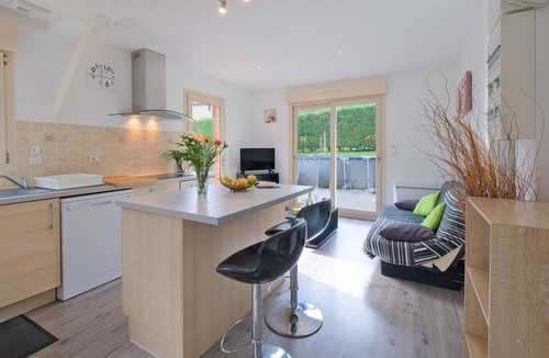 Savignac-les-Eglises House | Holiday Home 'Chalet with Private Pool' with Private Pool, Wi-Fi and Air Conditioning