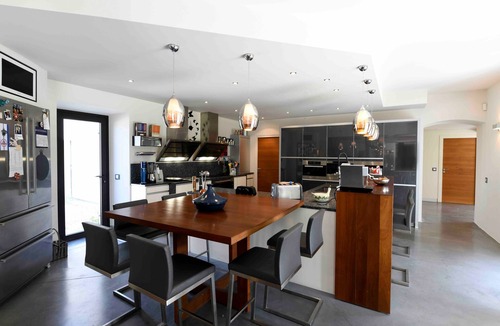 Caumont-sur-Durance House | Holiday Home "Bastide Neuve en Provence" with Private Pool, Terrace & Wi-Fi
