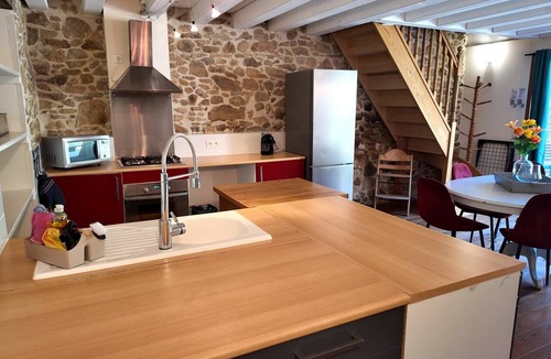 Roussines House | Holiday Home 'Domaine De Bellac - 32 Guests' with Private Pool, Terrace and Wi-Fi